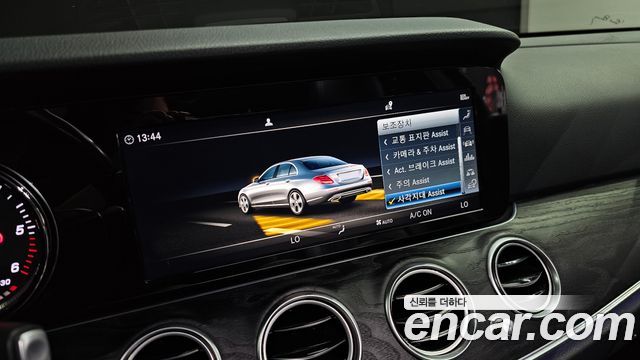 Mercedes-Benz E-Class 2019 — photo 18
