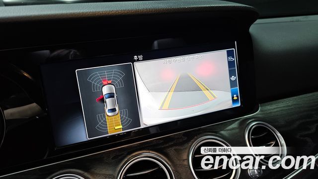 Mercedes-Benz E-Class 2019 — photo 19