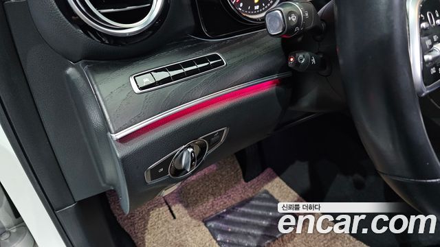 Mercedes-Benz E-Class 2019 — photo 20