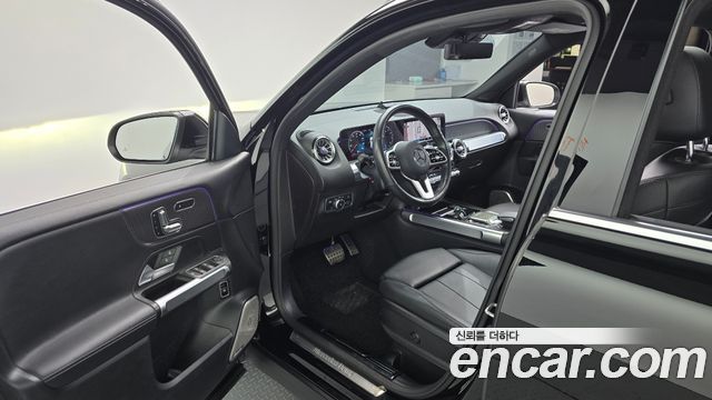 Mercedes-Benz GLB-Class 2021 — photo 10