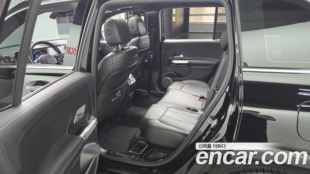 Mercedes-Benz GLB-Class 2021 — photo 11