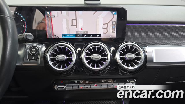 Mercedes-Benz GLB-Class 2021 — photo 12
