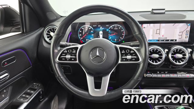 Mercedes-Benz GLB-Class 2021 — photo 13