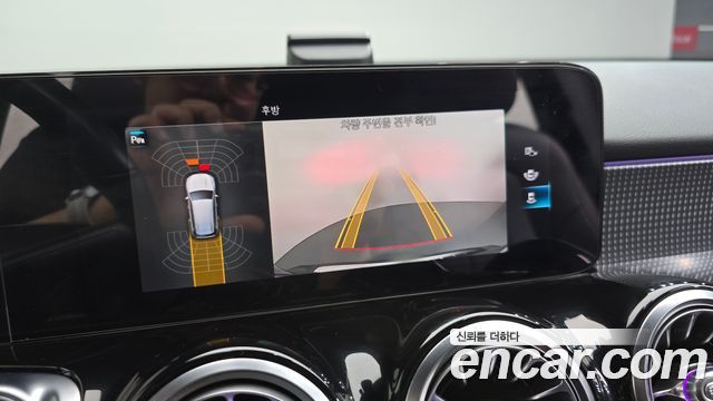 Mercedes-Benz GLB-Class 2021 — photo 14