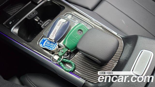 Mercedes-Benz GLB-Class 2021 — photo 15