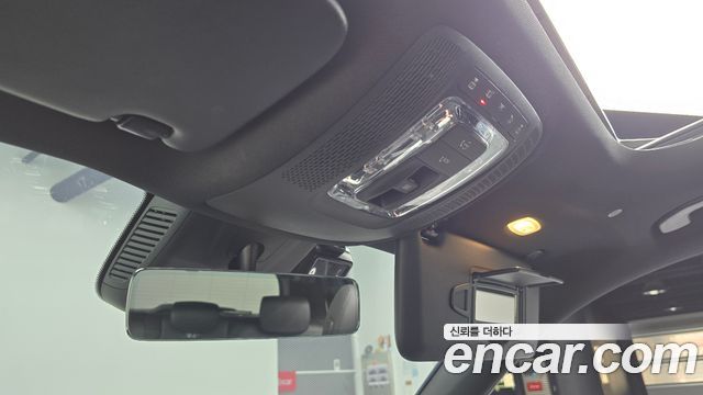 Mercedes-Benz GLB-Class 2021 — photo 18