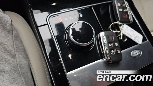 Land Rover Range Rover Velar 2018 — photo 12
