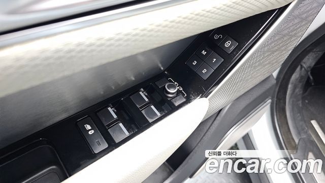 Land Rover Range Rover Velar 2018 — photo 19