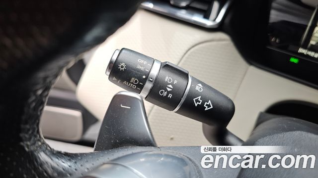 Land Rover Range Rover Velar 2018 — photo 21