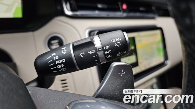 Land Rover Range Rover Velar 2018 — photo 22