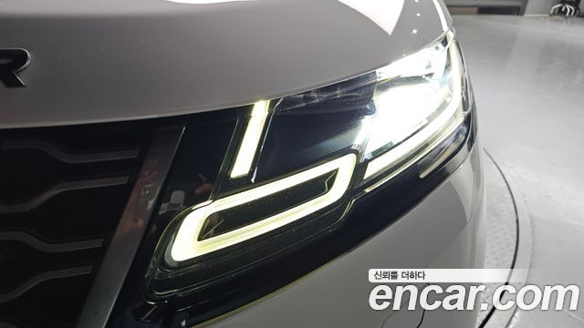 Land Rover Range Rover Velar 2018 — photo 8