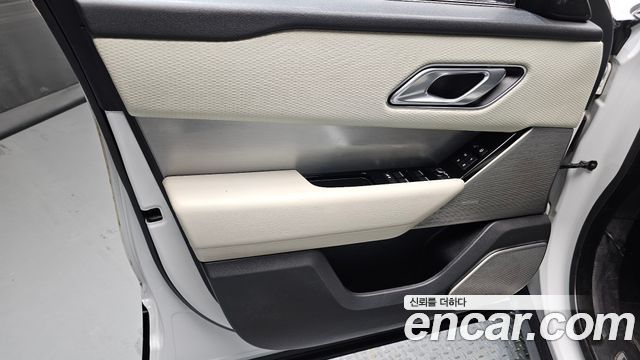 Land Rover Range Rover Velar 2018 — photo 14