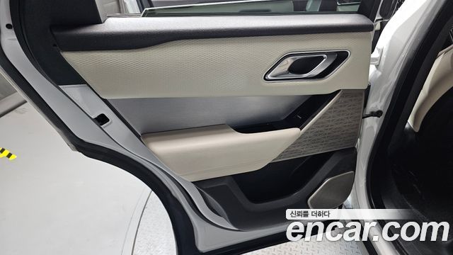 Land Rover Range Rover Velar 2018 — photo 15