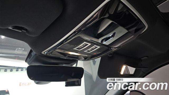 Land Rover Range Rover Velar 2018 — photo 28