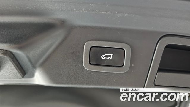 Land Rover Range Rover Velar 2018 — photo 32