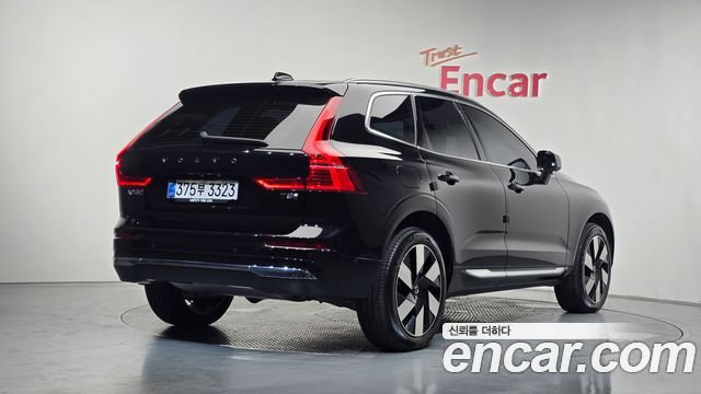Volvo XC60 2025 — photo 2