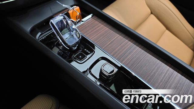 Volvo XC60 2025 — photo 9