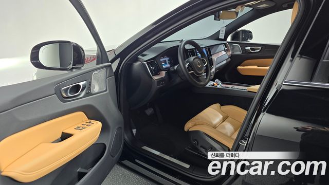 Volvo XC60 2025 — photo 10