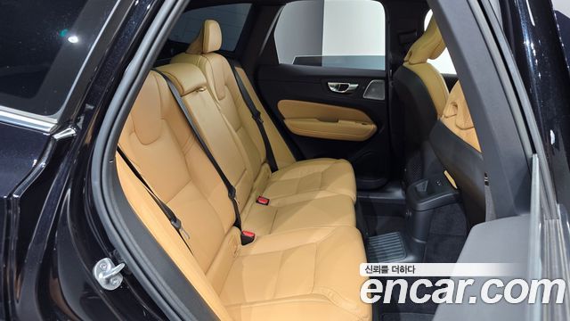 Volvo XC60 2025 — photo 11