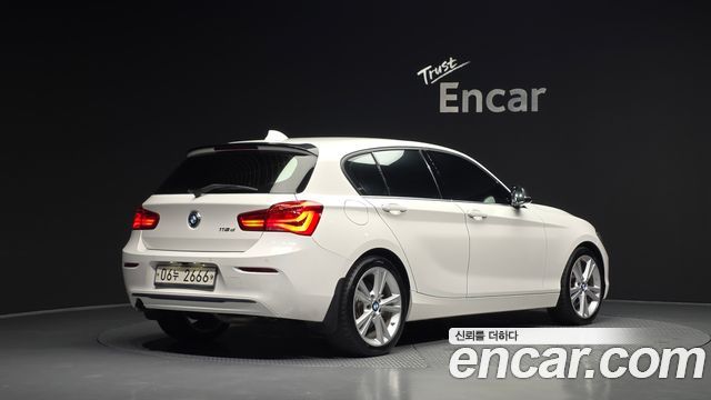 BMW 1-Series 2019 — photo 2