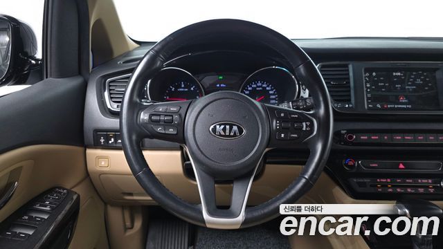 Kia Canival 2020 — photo 18