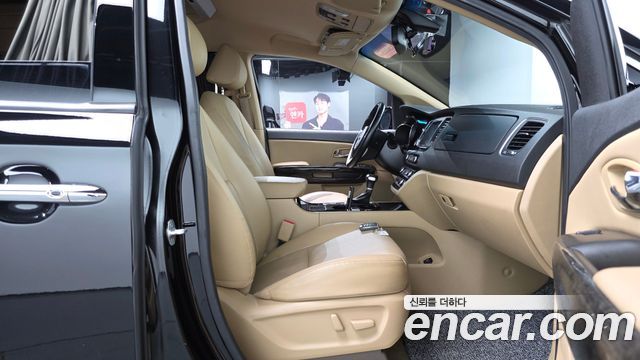 Kia Canival 2020 — photo 16
