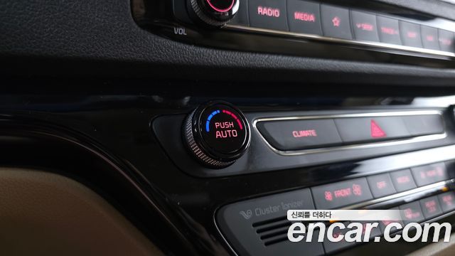 Kia Canival 2020 — photo 29