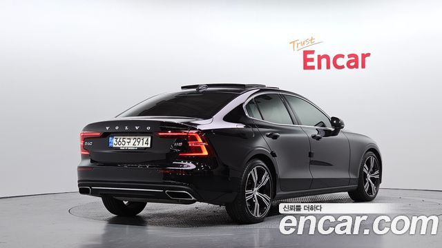 Volvo S60 2022 — photo 2