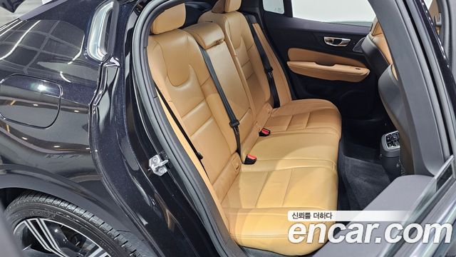 Volvo S60 2022 — photo 17