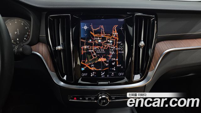 Volvo S60 2022 — photo 18