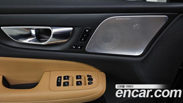 Volvo S60 2022 — photo 25