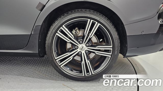 Volvo S60 2022 — photo 7