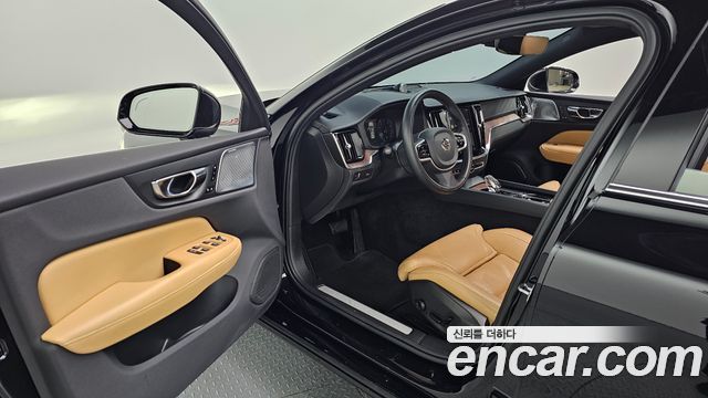 Volvo S60 2022 — photo 16