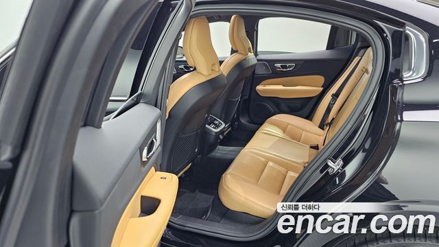 Volvo S60 2022 — photo 27