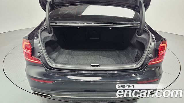 Volvo S60 2022 — photo 31