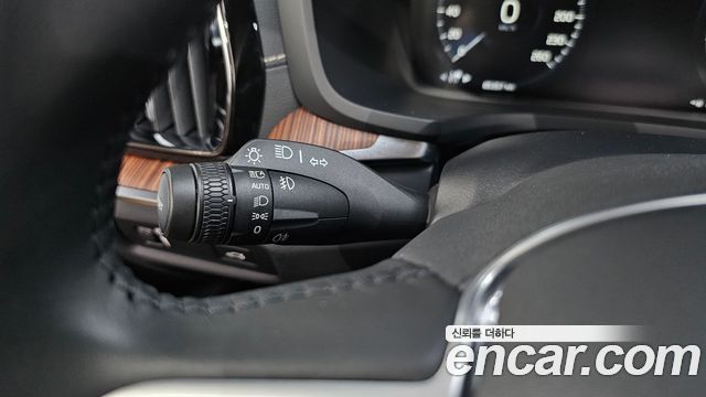 Volvo S60 2022 — photo 32