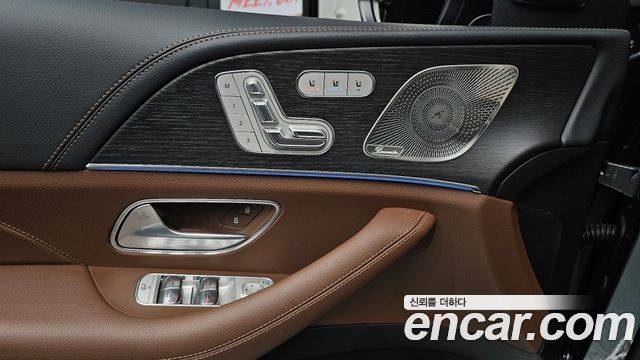 Mercedes-Benz GLE-Class 2025 — photo 20