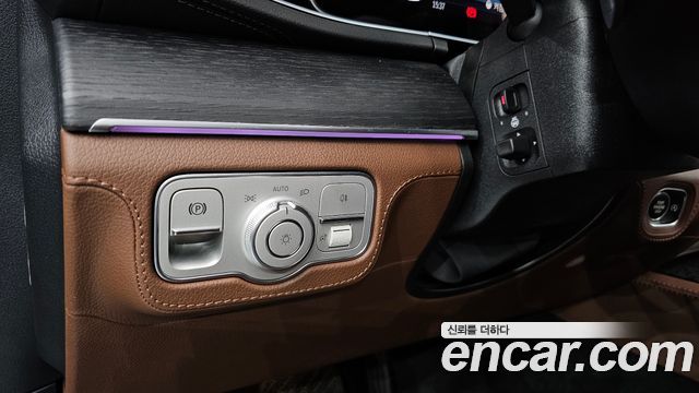 Mercedes-Benz GLE-Class 2025 — photo 21