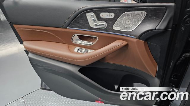 Mercedes-Benz GLE-Class 2025 — photo 14
