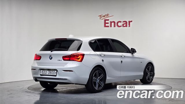 BMW 1-Series 2018 — photo 2