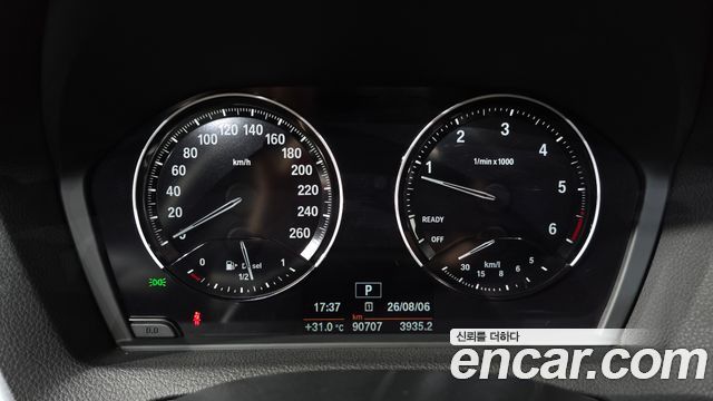 BMW 1-Series 2018 — photo 11