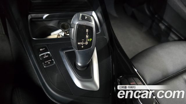 BMW 1-Series 2018 — photo 12