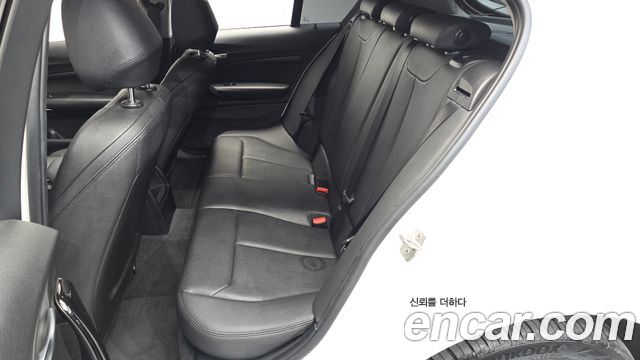 BMW 1-Series 2018 — photo 17