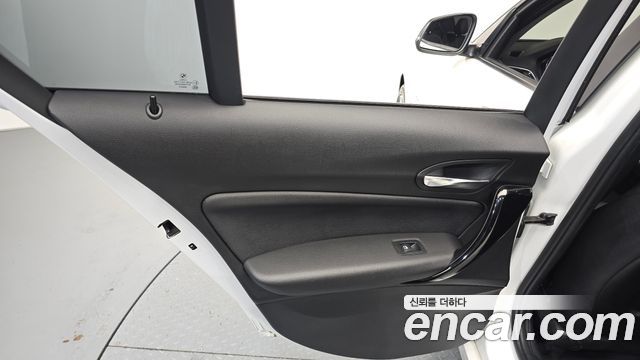 BMW 1-Series 2018 — photo 15