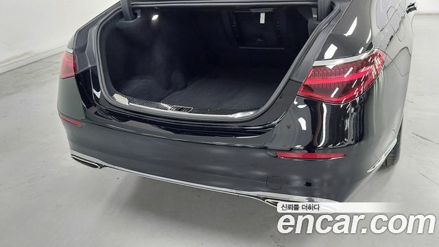 Mercedes-Benz S-Class 2024 — photo 11