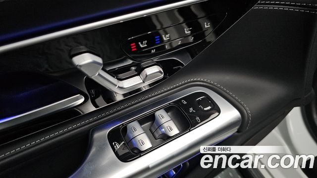 Mercedes-Benz SL-Class 2023 — photo 31