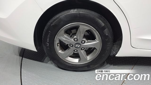 Hyundai AVANTE 2017 — photo 5