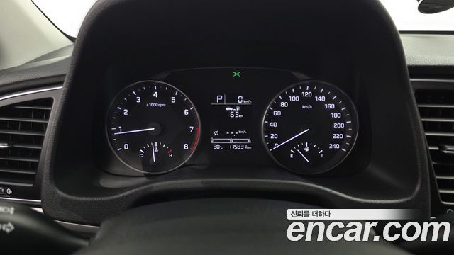 Hyundai AVANTE 2017 — photo 11