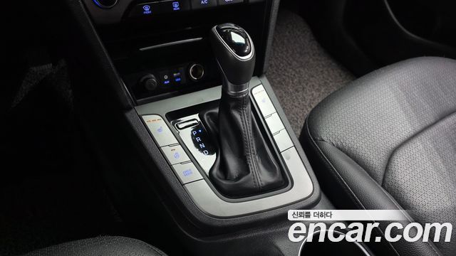 Hyundai AVANTE 2017 — photo 12