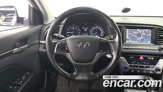 Hyundai AVANTE 2017 — photo 18